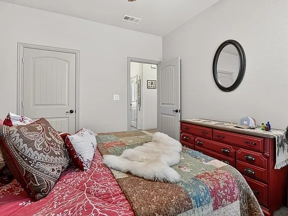 Building Photo - Comfy 3 Bed/2 Bath Midland Home with all appliances, backyard, attached garage, 6 min to grocery ...