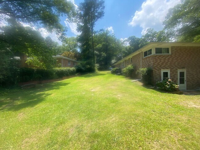 Building Photo - 1524 Alpine Dr