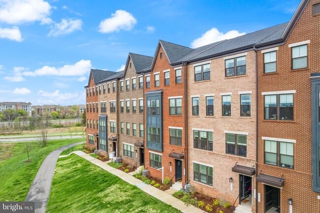 Building Photo - 43361 Radford Divide Ter