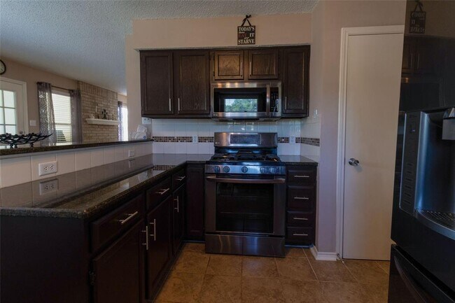 Building Photo - 3905 Lemos Dr
