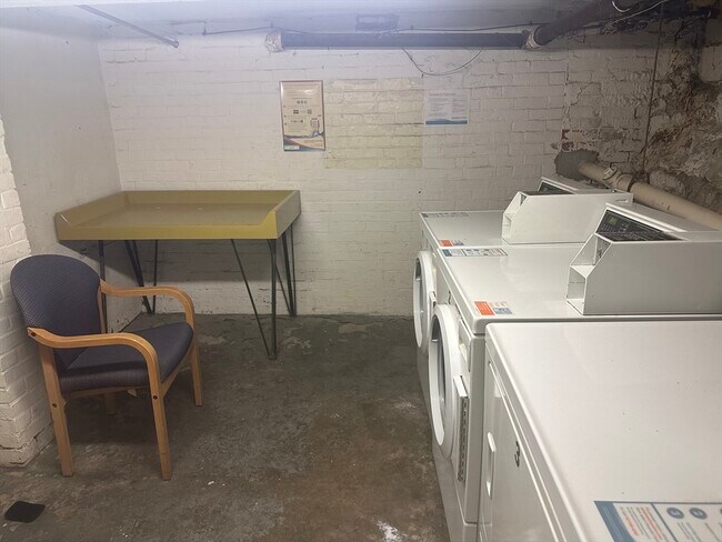 Building Photo - 291 Newport Ave