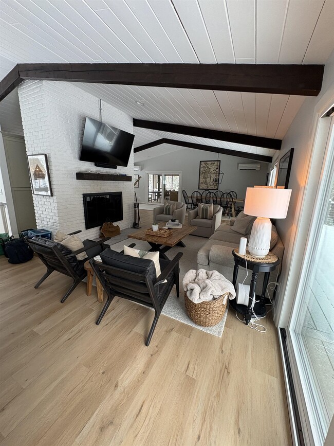 Building Photo - 121 Upper Bay Rd