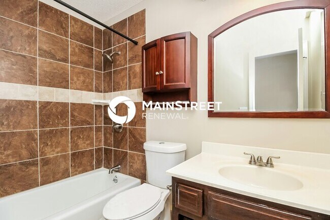 Building Photo - 3 Bedroom Pet-Friendly Home in Shawnee, KS with Main Street Renewal