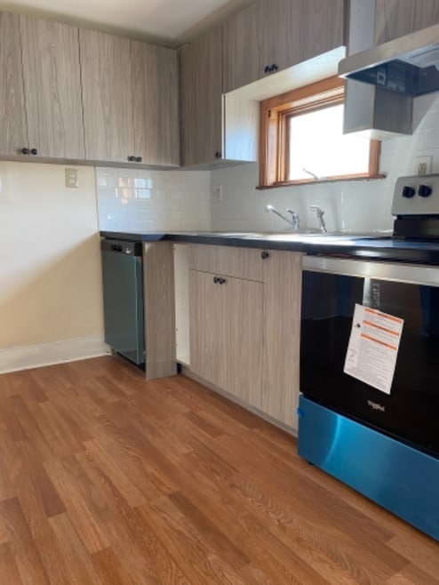 Building Photo - 134 School St