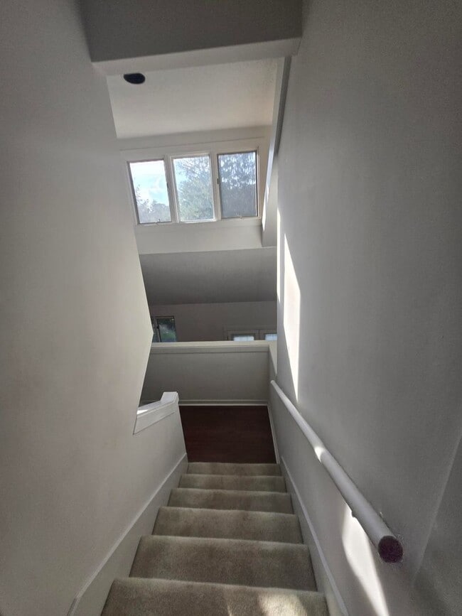 Building Photo - Spacious 3-Bedroom Condo in Gated Communit...