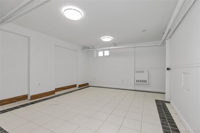 Building Photo - 11 A Floyd Pl