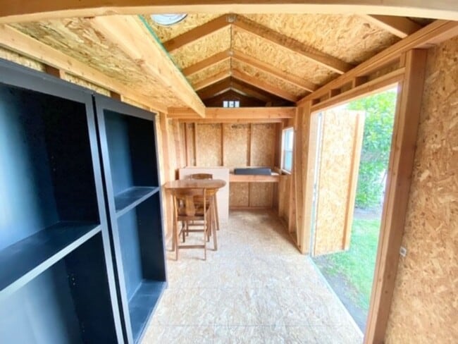 Building Photo - 3 Bedroom 2 Bath with View! (USD / Linda V...