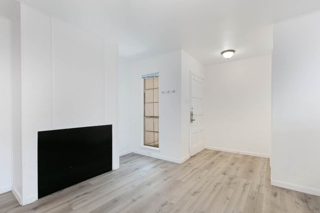 Building Photo - Leon Valley~Spacious 2 Bedroom~Updated Kitchen with Stainless Steel Appliances~2 Car Garage~Backyard