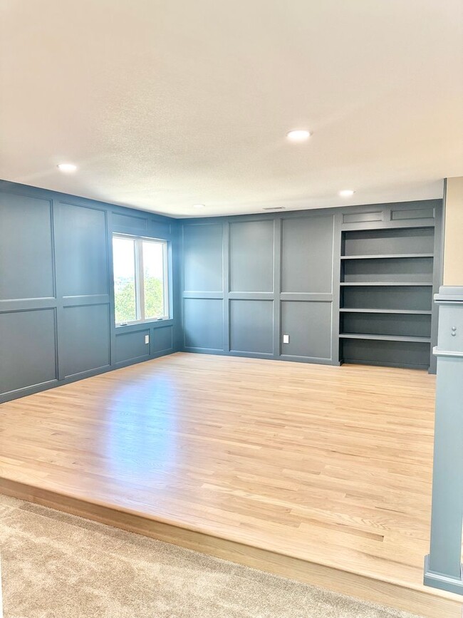 Building Photo - Move In Ready fully remodeled home for ren...