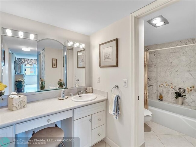 Building Photo - 1150 Hillsboro Mile-