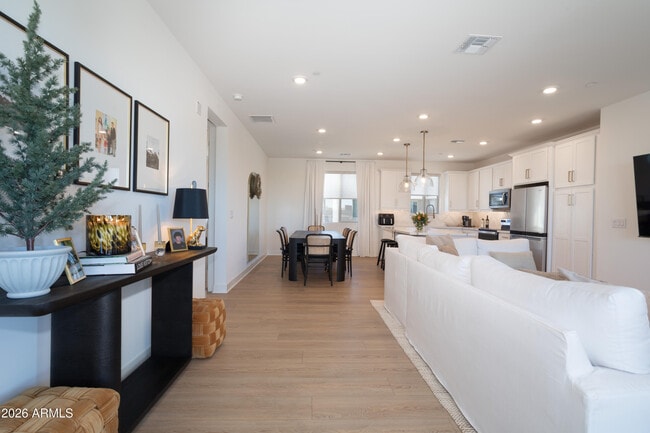 Building Photo - 2121 W Sonoran Desert Dr