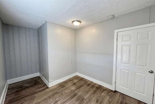 Building Photo - 1111 Henry Ave