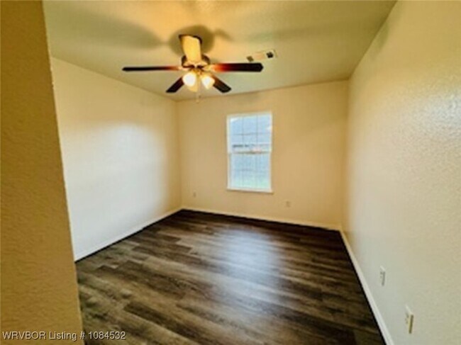 Building Photo - 1813 Green Meadow Dr
