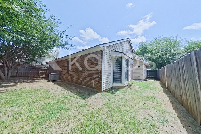 Building Photo - 2805 Forest Creek Dr