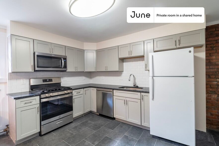 Building Photo - Room in Shared 7 bed/2 bath home in Allston