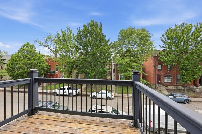 Building Photo - 834 Oak St