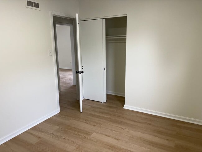 Building Photo - 870 Geneva Ave