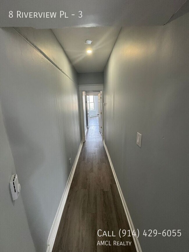 Building Photo - 8 Riverview Pl
