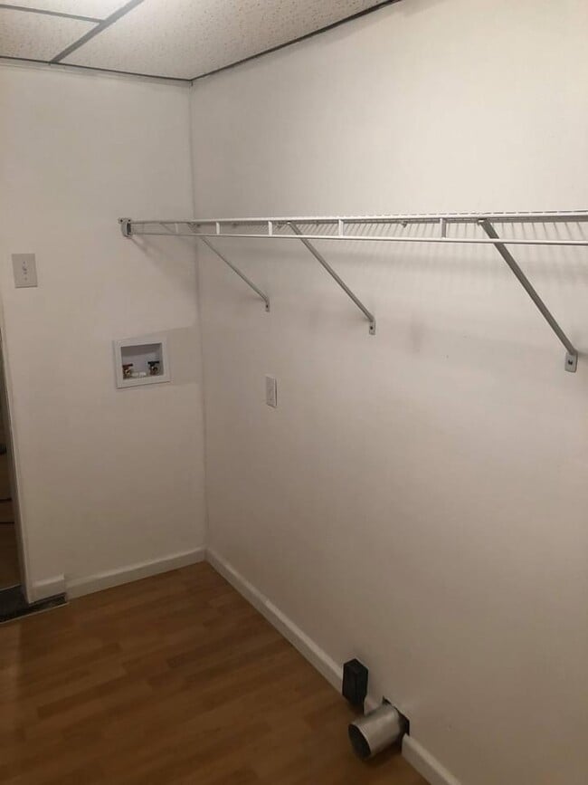 Building Photo - 2-602 Locust Ave