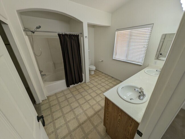 Building Photo - 9735 Clifford Walk Ave