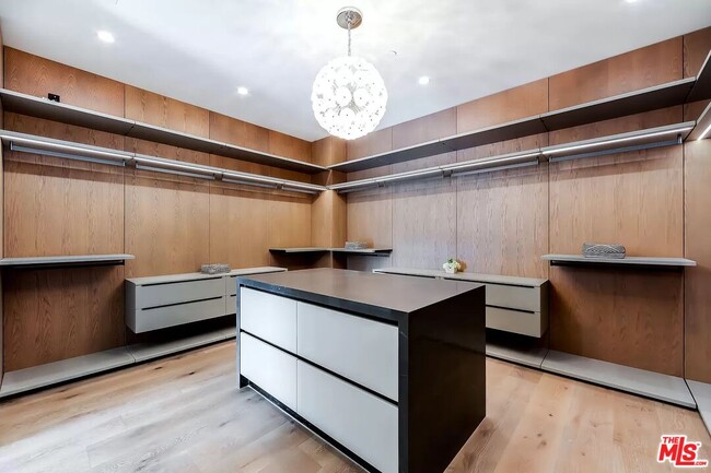 Building Photo - 723 Orlando Ave