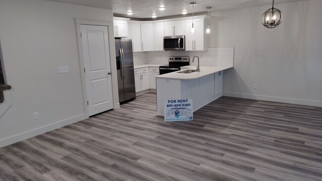 Building Photo - West Haven 3 bedroom Townhome for Rent!