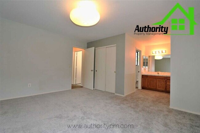 Building Photo - 3610 Sunwood Dr