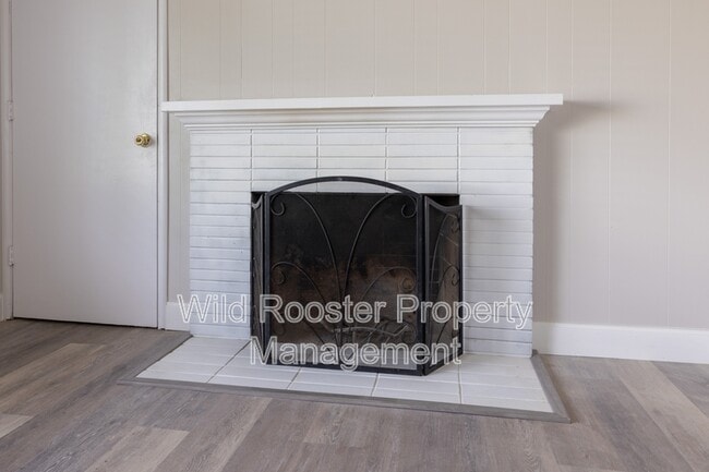 Building Photo - 7256 S Land Park Dr