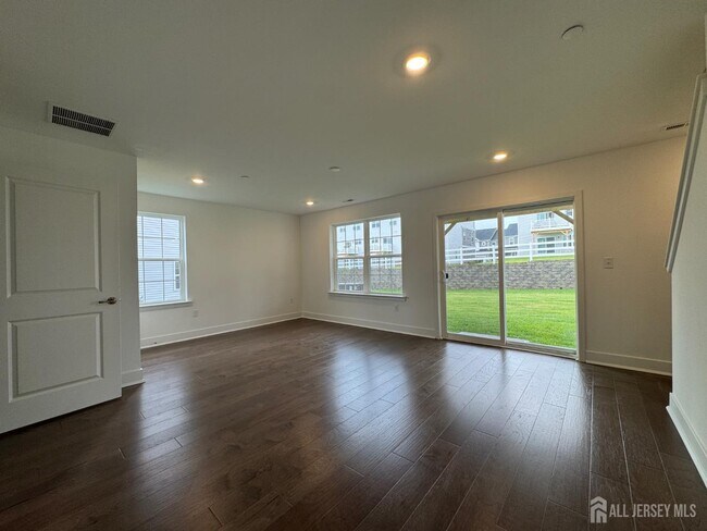 Building Photo - 71 Eastwood Ter