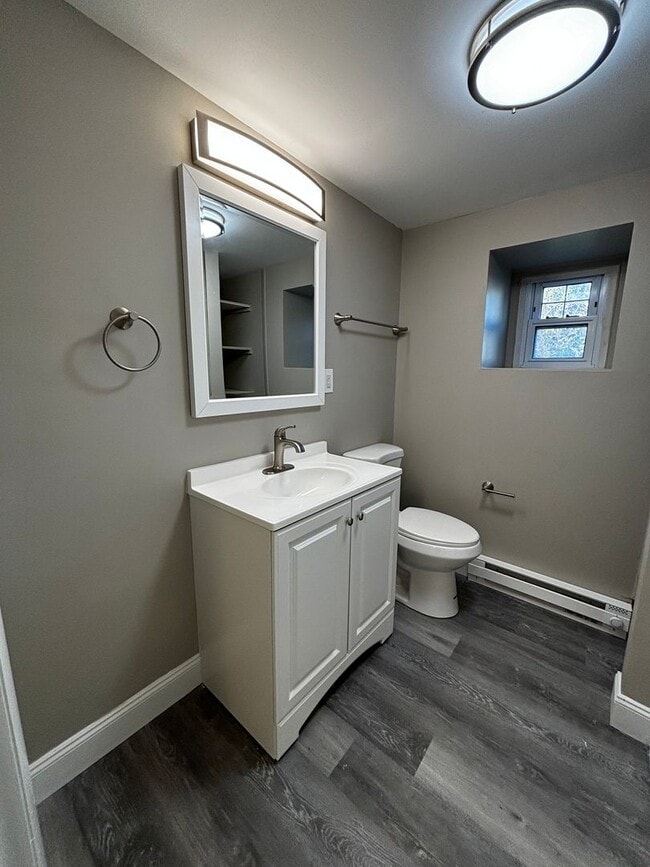 Building Photo - Newly remodeled 3+ bedroom