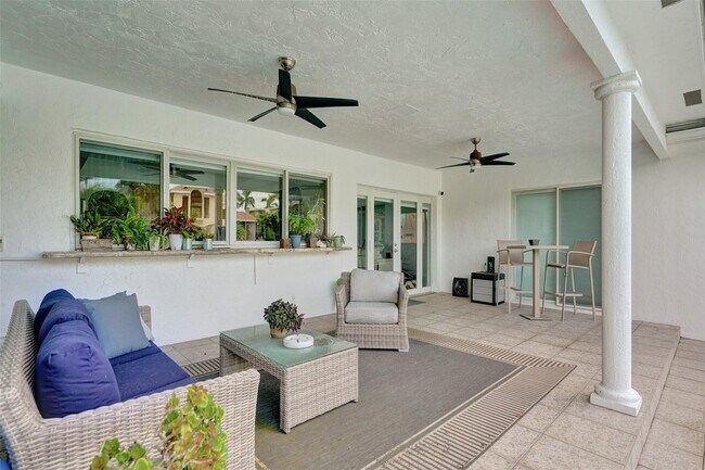 Building Photo - 2427 Sea Island Dr