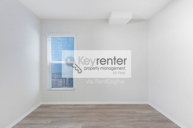 Building Photo - 454 21st St N