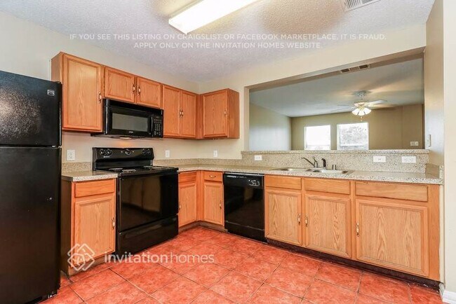 Building Photo - 646 Via Estrella