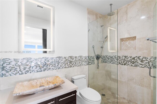 Building Photo - 209 N Fort Lauderdale Beach Blvd