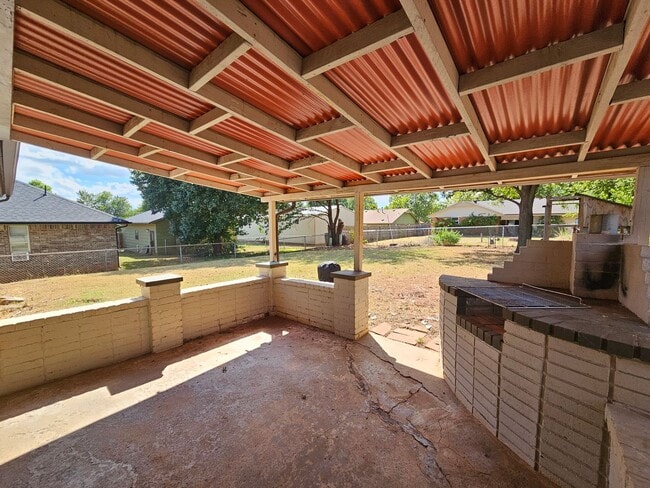 Building Photo - (3) Bed/(1.5) Bath in NE Norman Avail NOW!