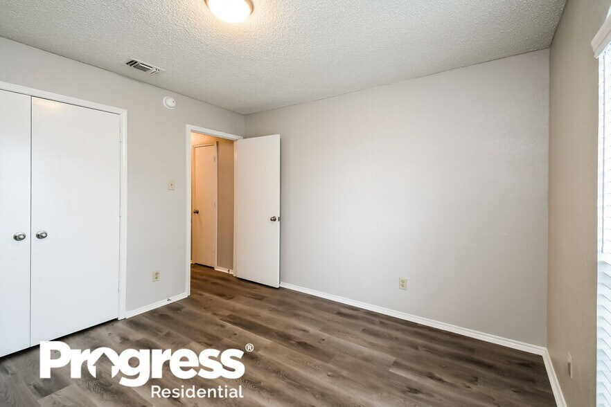 Building Photo - 6210 Minuteman Ln