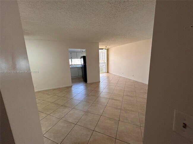 Building Photo - 17021 N Bay Rd