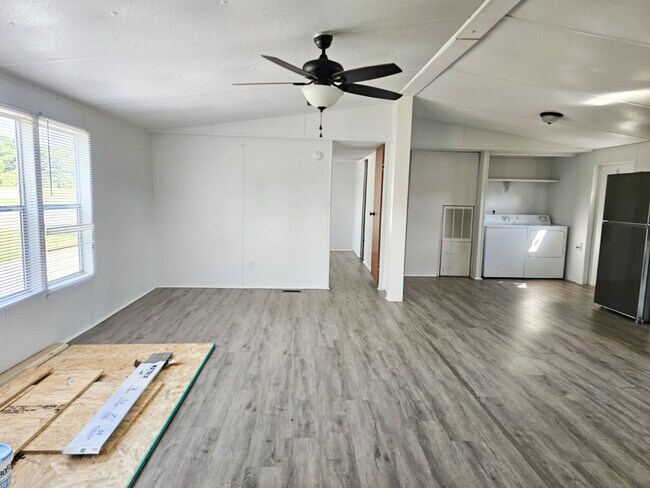 Livingroom - 3985 County Road 203