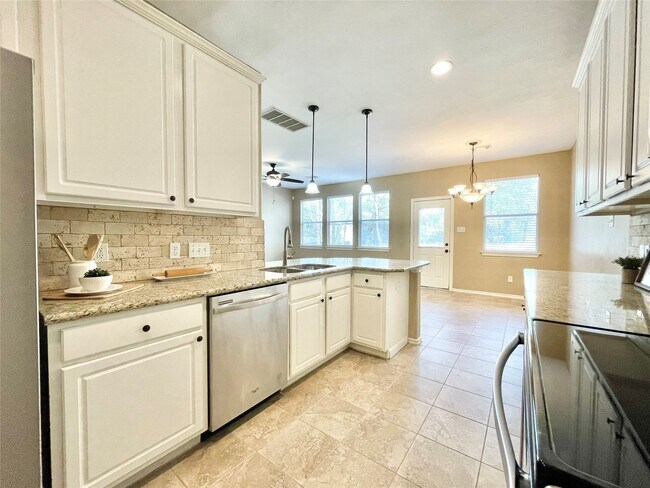 Building Photo - 19 Blue Creek Pl