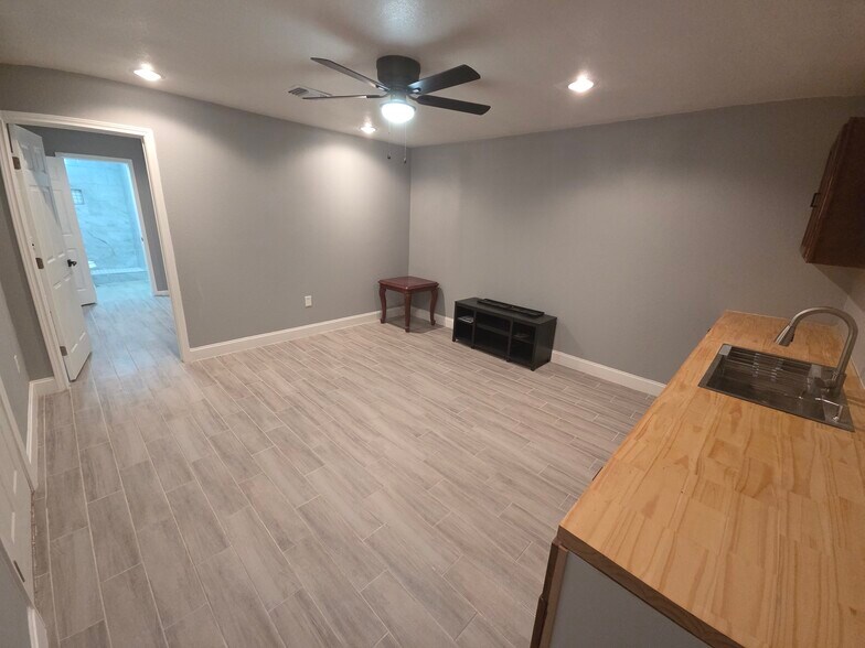 Building Photo - 126 Postwood Dr