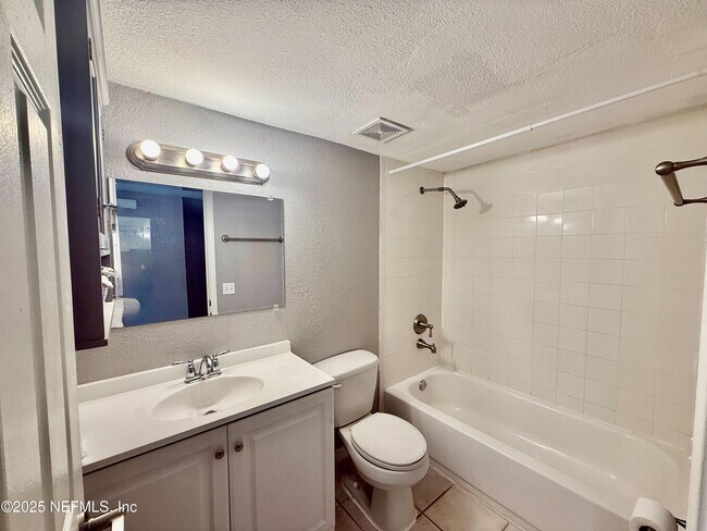 Building Photo - 3919 Bell Tower Dr