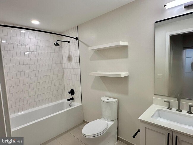 Building Photo - 1211 Van St SE