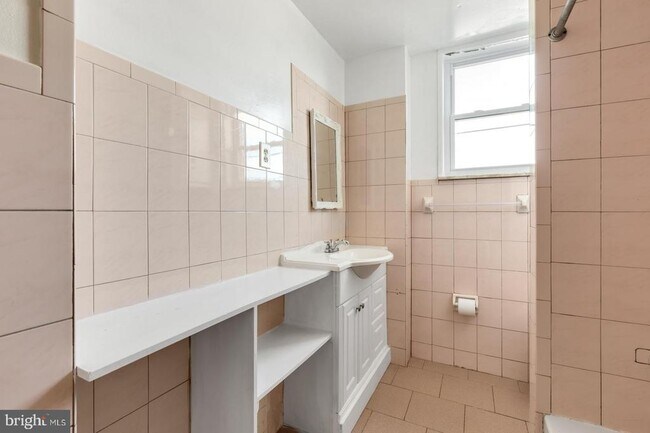 Building Photo - 2301 S 16th St