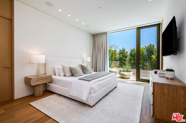 Building Photo - 9016 Thrasher Ave