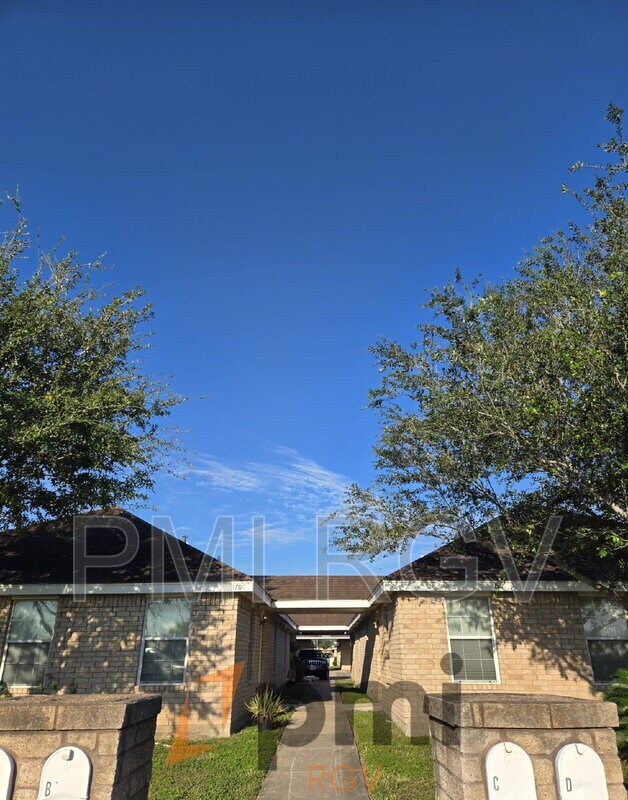 Building Photo - 3704 S Wyndham Ave