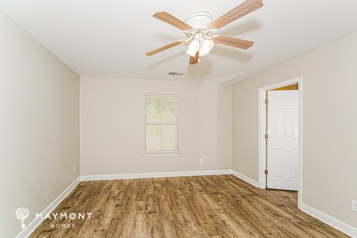 Building Photo - 240 Willowridge Ln