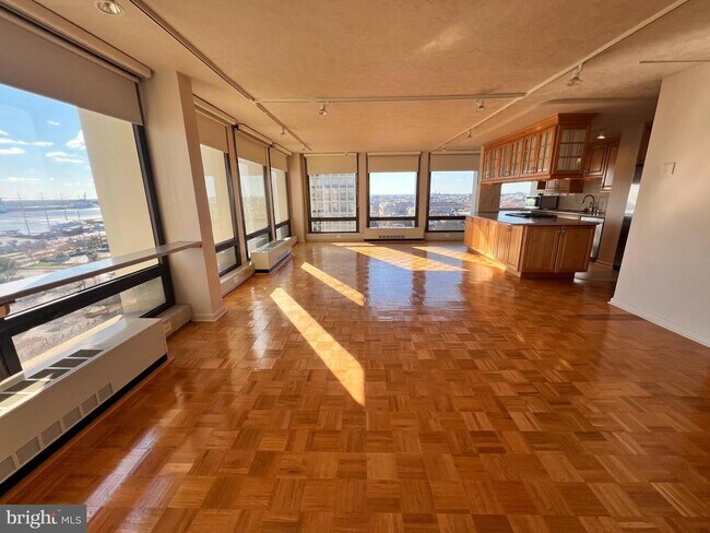 Building Photo - 200 Locust St