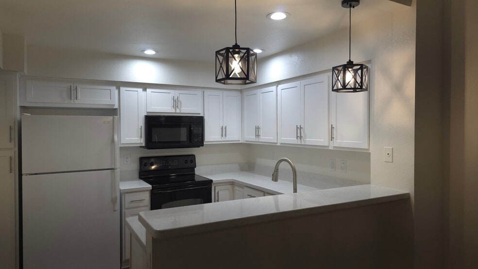 Kitchen - 1717 E Union Hills Dr