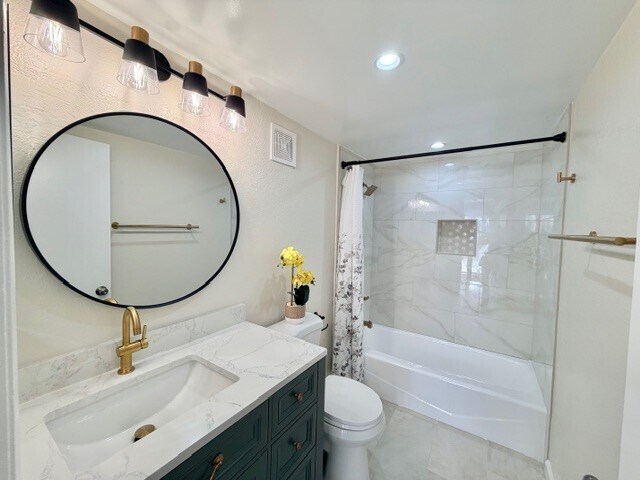 Building Photo - 1635 E Cypress St