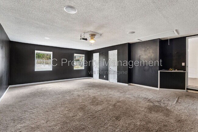 Building Photo - 652 Bantry Ln